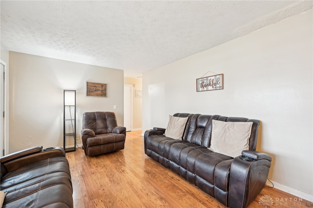 1583 Roxbury Drive, Xenia, Ohio image 4
