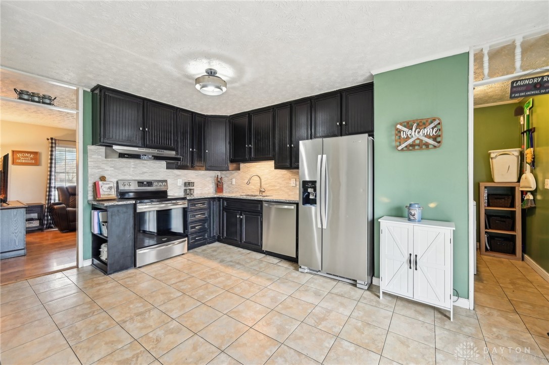 1583 Roxbury Drive, Xenia, Ohio image 7