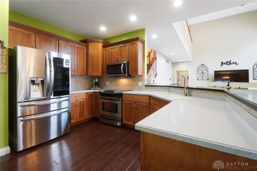 2645 Meadowpoint Drive, Troy, Ohio image 10
