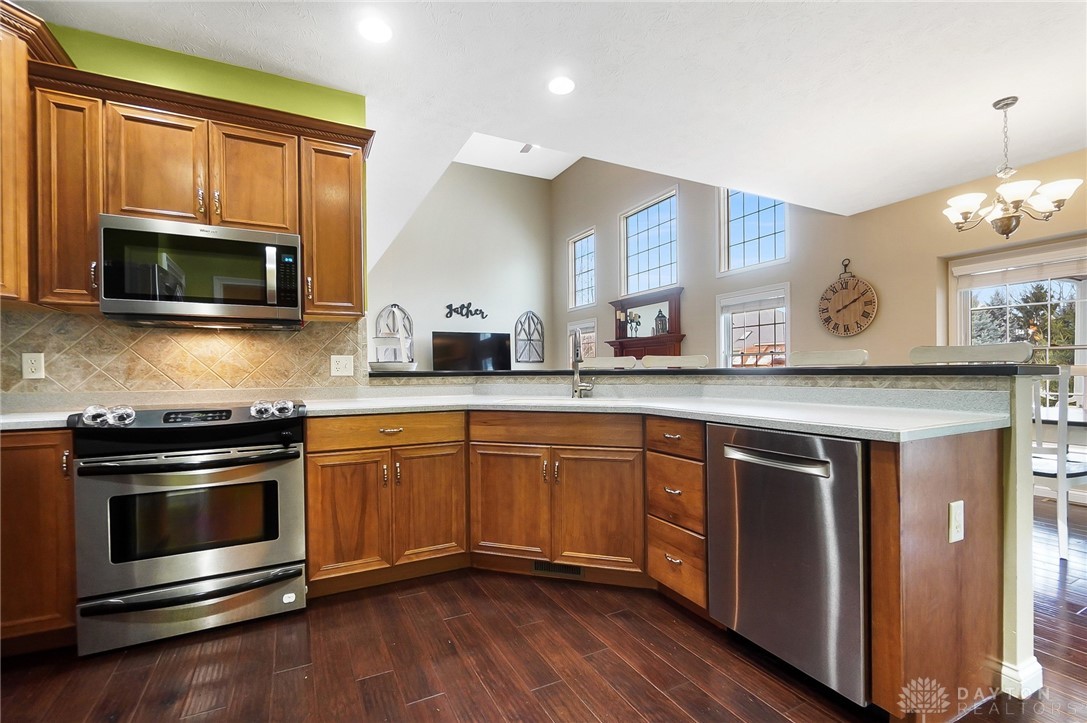 2645 Meadowpoint Drive, Troy, Ohio image 11