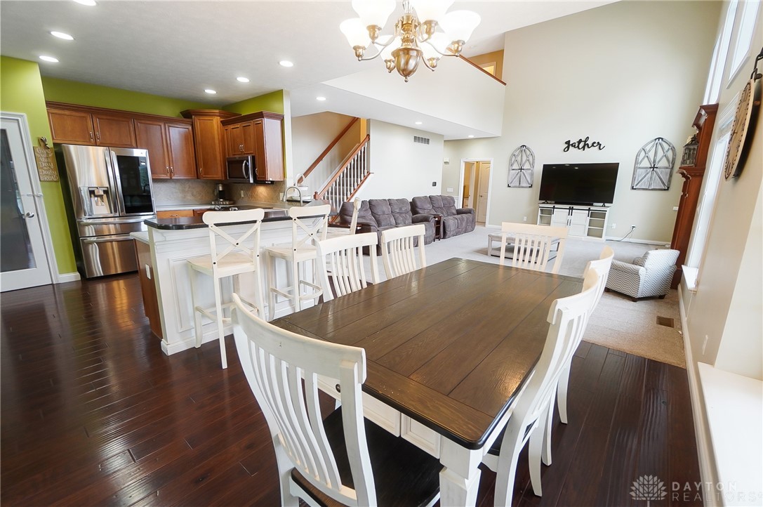 2645 Meadowpoint Drive, Troy, Ohio image 8