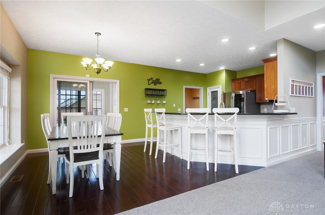 2645 Meadowpoint Drive, Troy, Ohio image 7