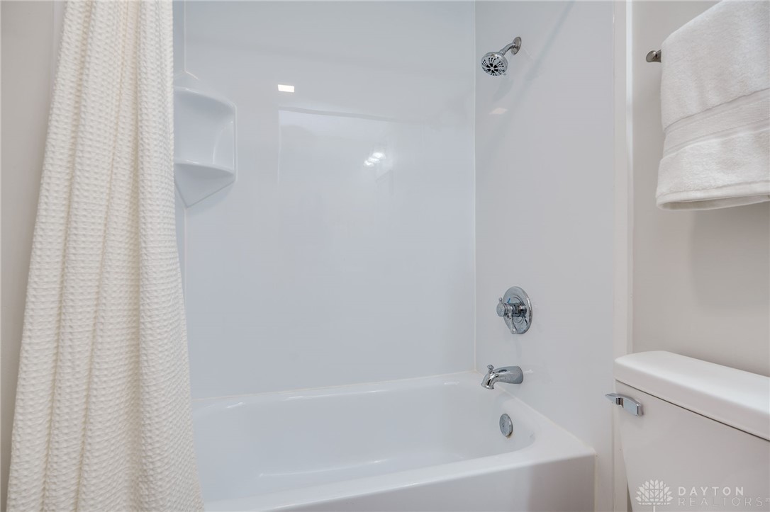 5692 Traymore Drive, Dayton, Ohio image 37