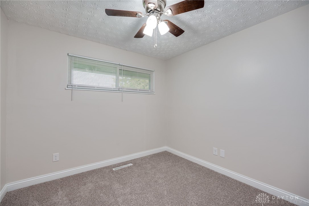 5692 Traymore Drive, Dayton, Ohio image 32