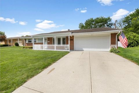 Photo of 804 Treherne Lane, Englewood, OH 45322 (MLS # 957557)