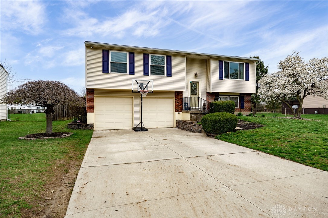 106 Lexington Farm Road, Englewood, Ohio image 3