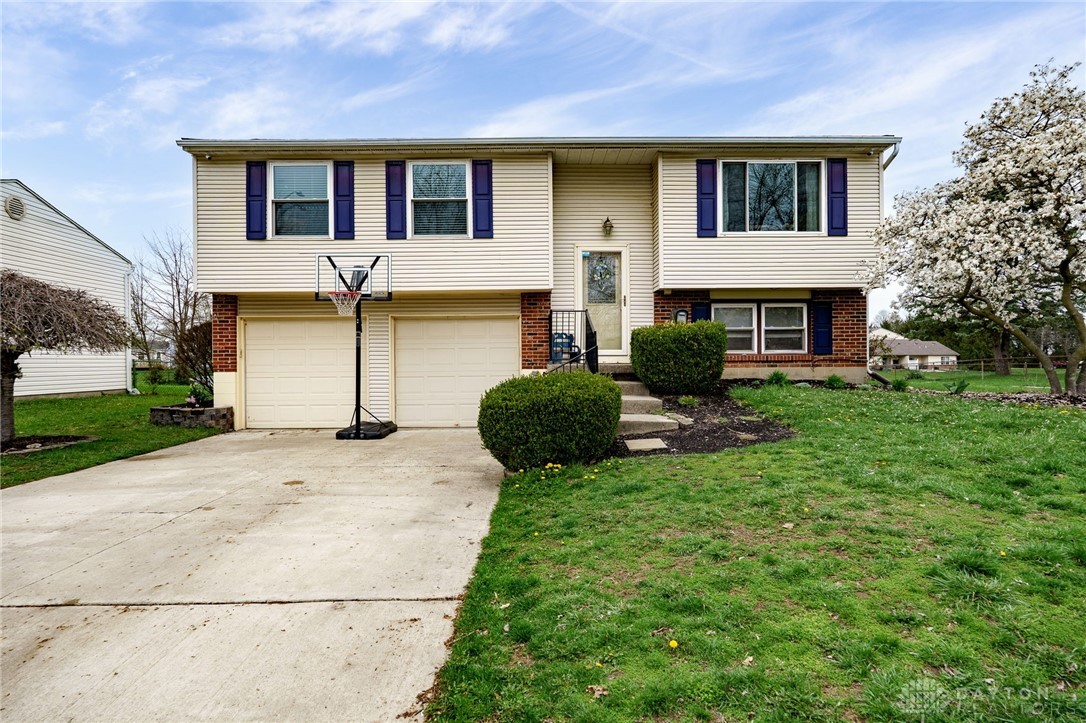 106 Lexington Farm Road, Englewood, Ohio image 1