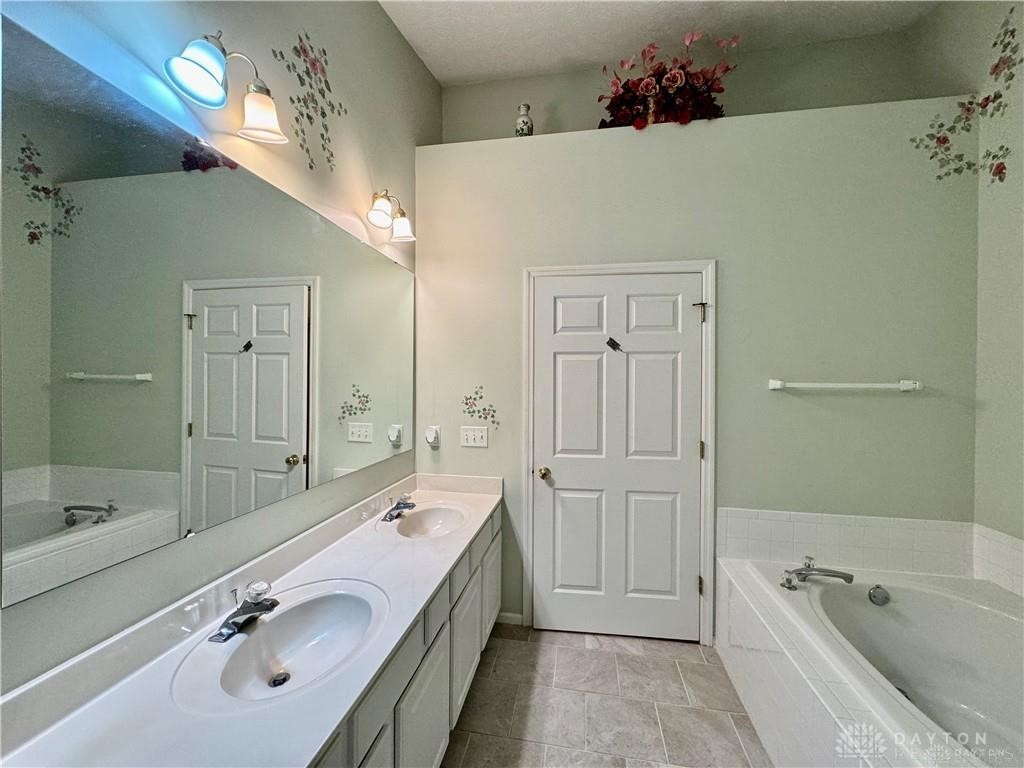 2540 Eagle View Drive #282, Beavercreek, Ohio image 23