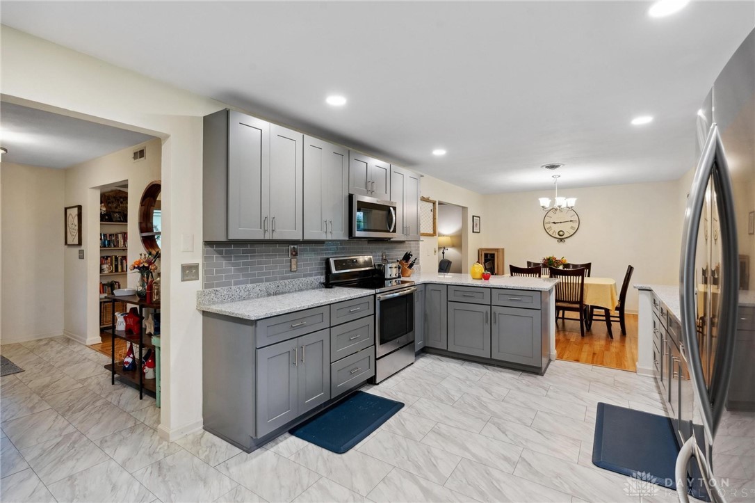 2788 Vickie Drive, Beavercreek, Ohio image 24
