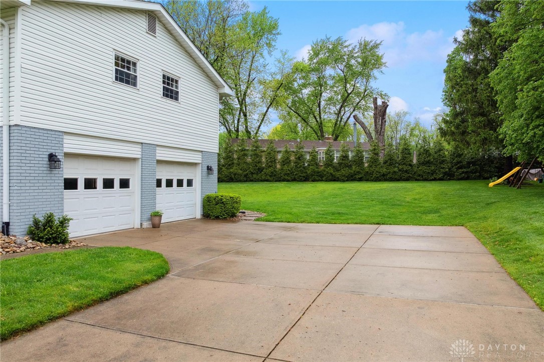 2788 Vickie Drive, Beavercreek, Ohio image 4