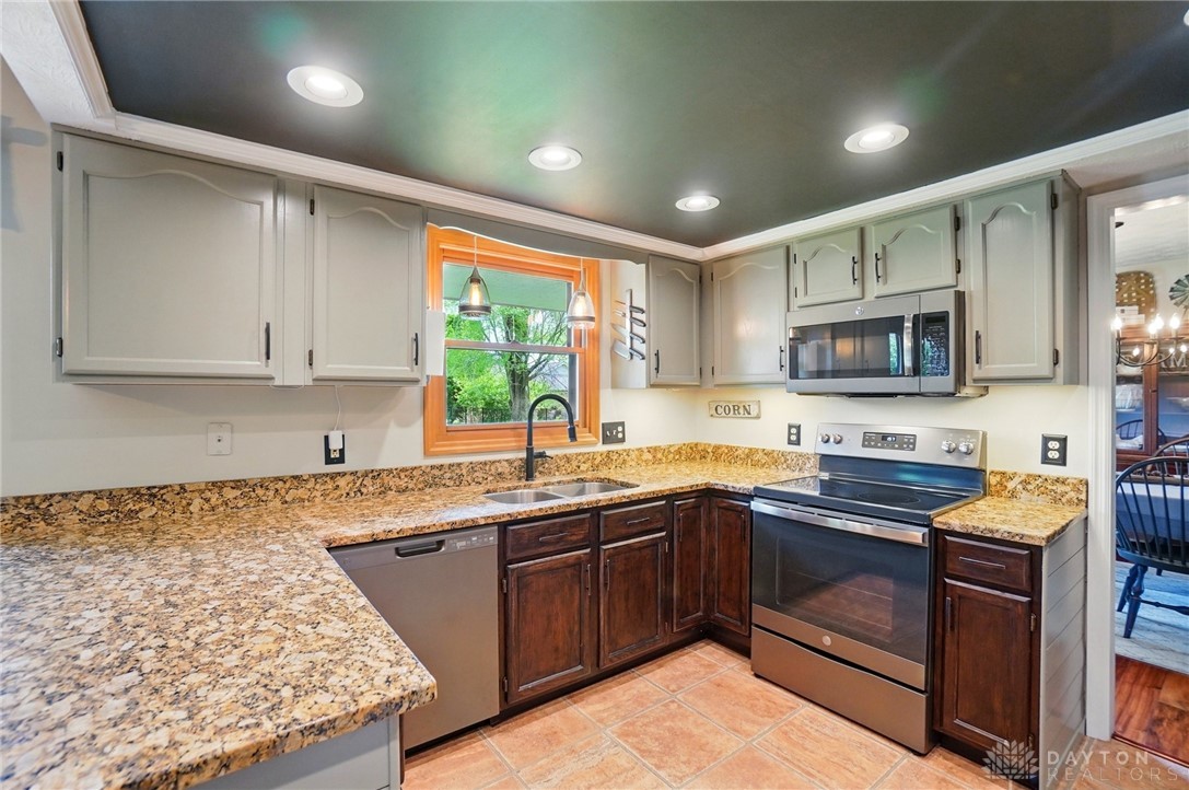 340 Tanglewood Drive, Springboro, Ohio image 18