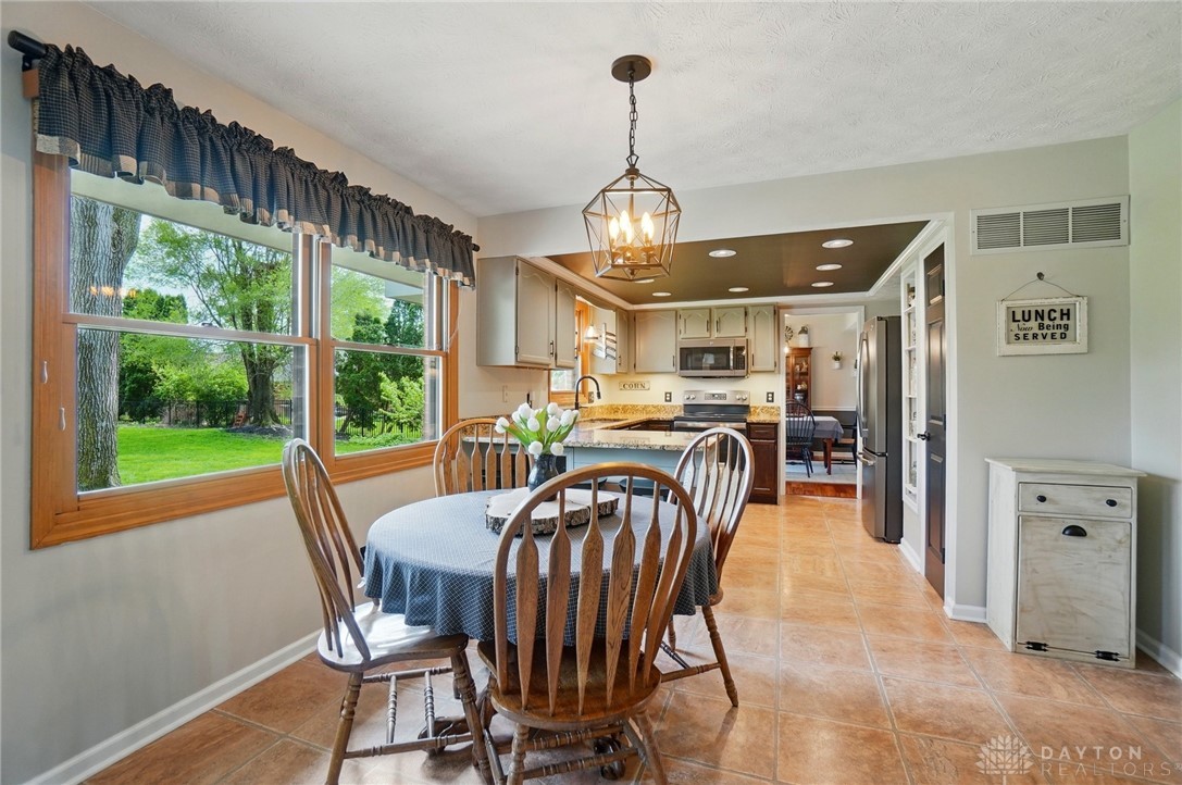 340 Tanglewood Drive, Springboro, Ohio image 24
