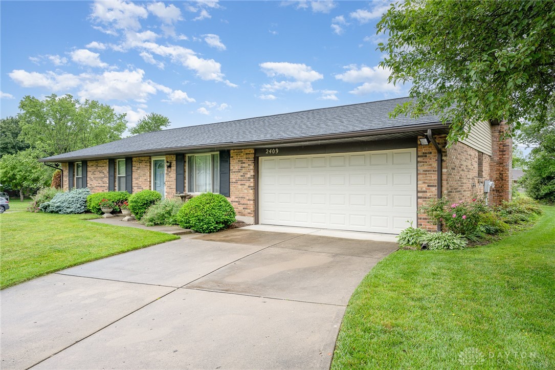 2409 King Richard Parkway, Miamisburg, Ohio image 3