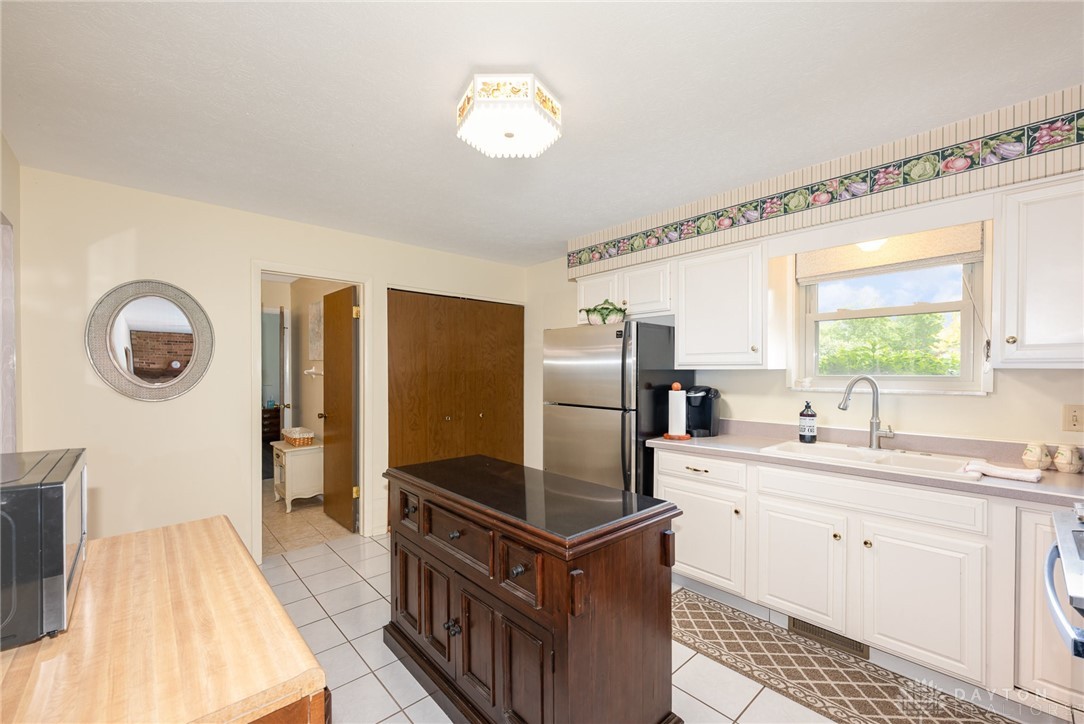 2409 King Richard Parkway, Miamisburg, Ohio image 11