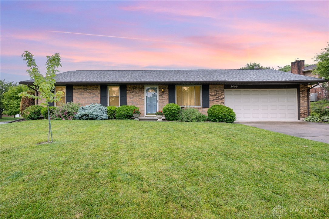 2409 King Richard Parkway, Miamisburg, Ohio image 1