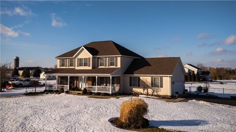 Photo of 4661 Rosswood Lane, Springfield, OH 45502 (MLS # 951923)