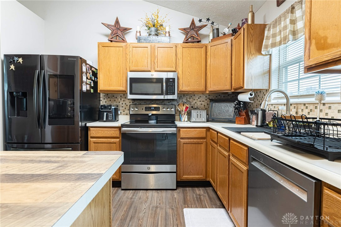6300 Sterling Woods Drive, Clayton, Ohio image 9