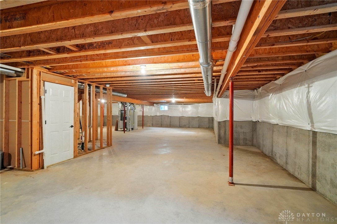 8002 Cahall Drive, Waynesville, Ohio image 30
