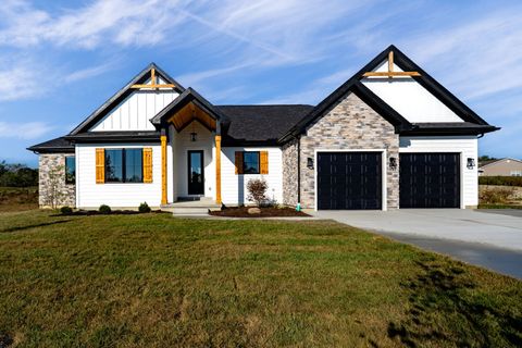 Photo of 755 Lake Bluff Court, Lebanon, OH 45036 (MLS # 959263)