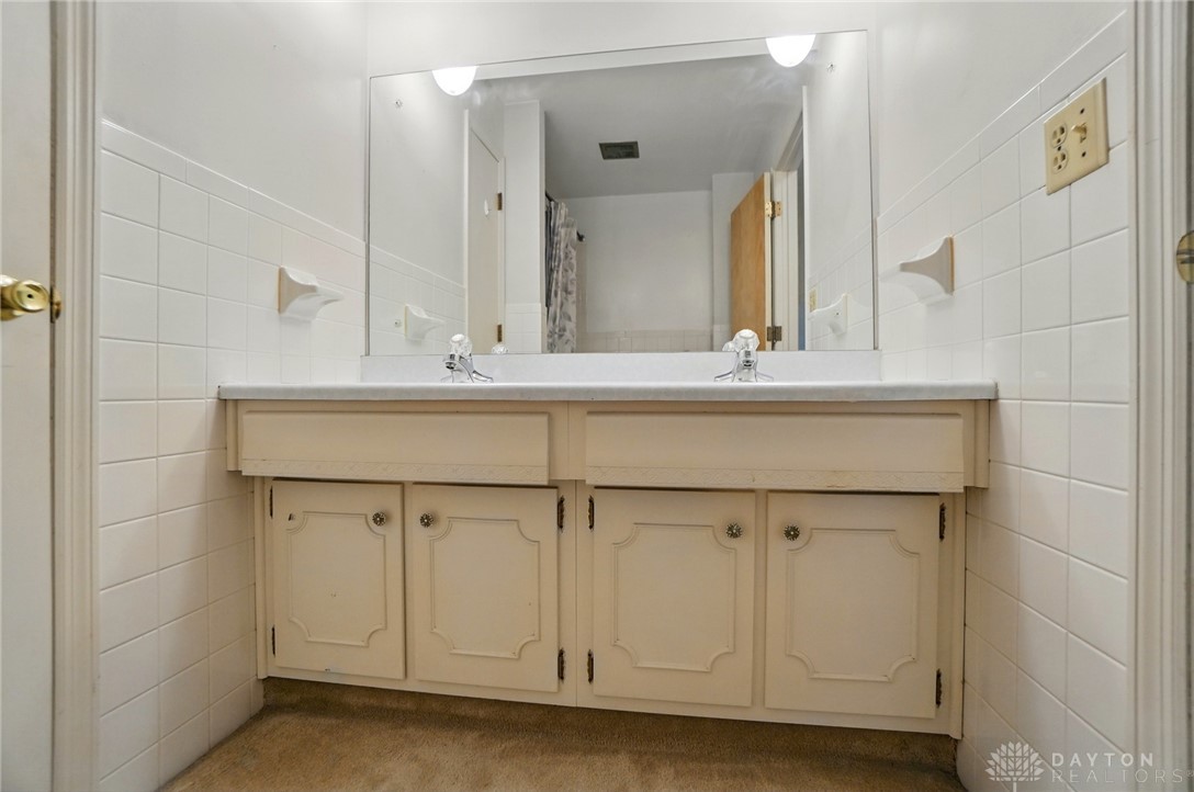 665 Suncrest Drive, Springfield, Ohio image 42