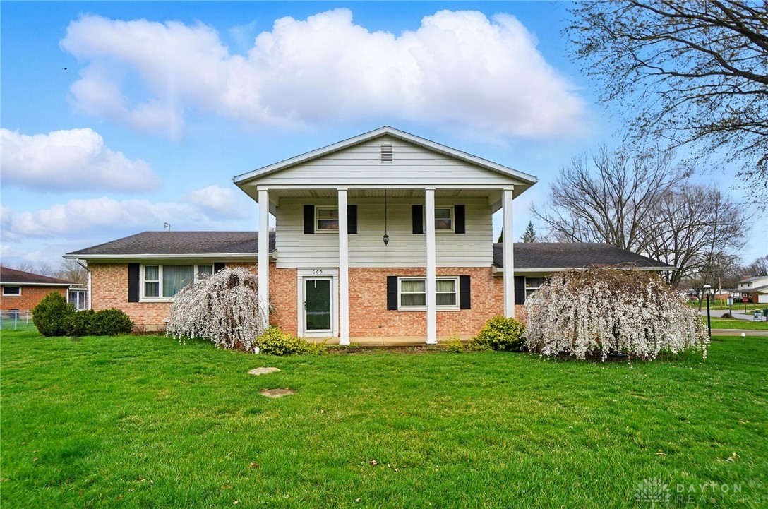 665 Suncrest Drive, Springfield, Ohio image 1