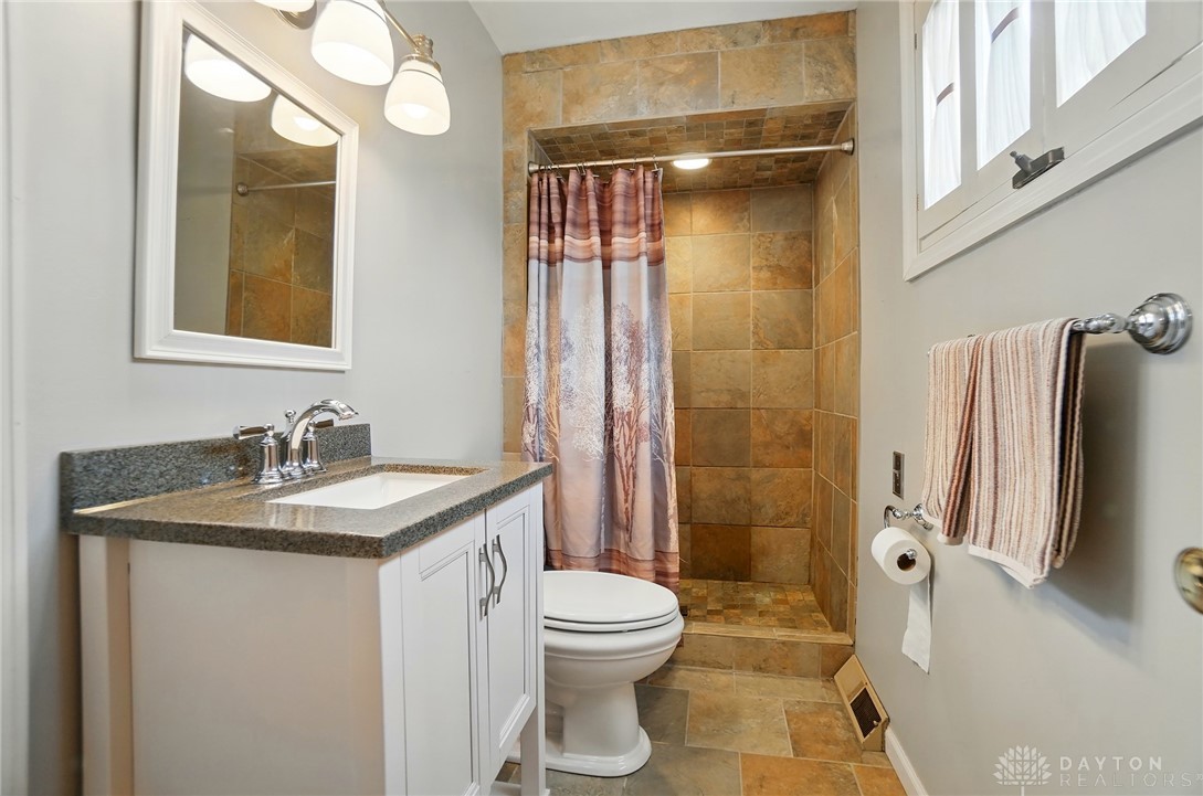 665 Suncrest Drive, Springfield, Ohio image 36