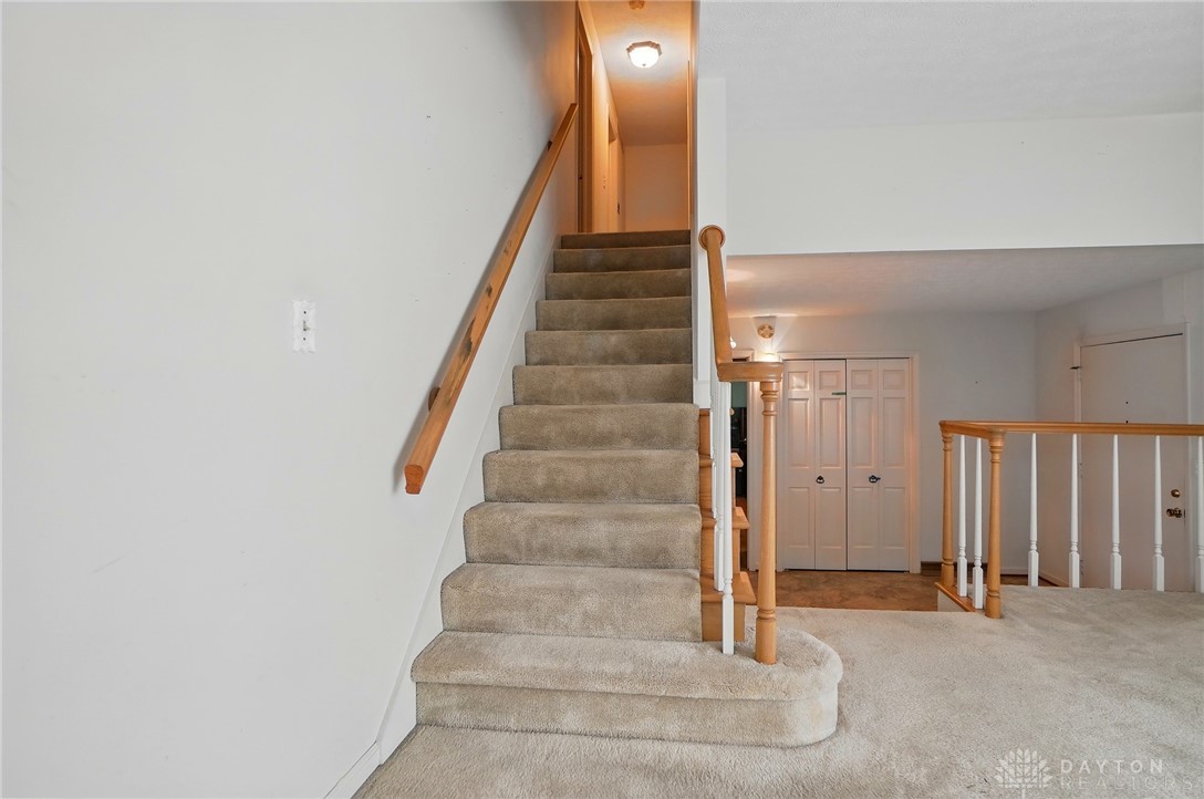 665 Suncrest Drive, Springfield, Ohio image 32