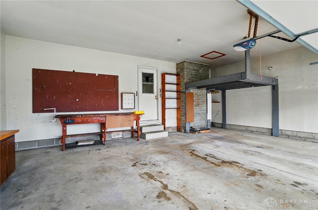665 Suncrest Drive, Springfield, Ohio image 47