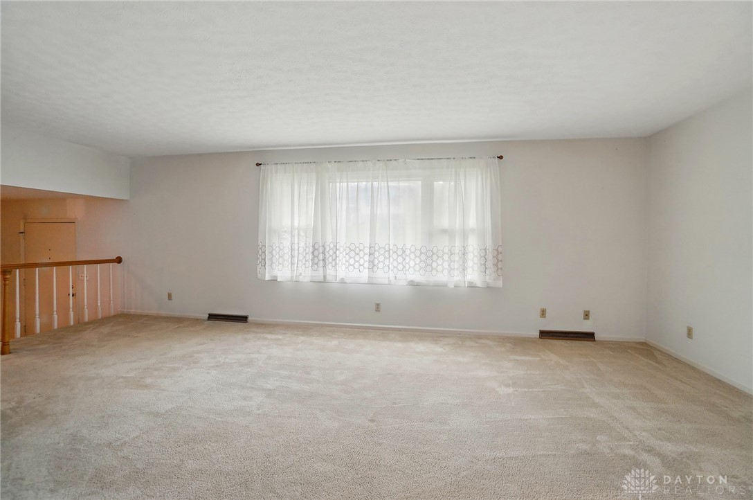 665 Suncrest Drive, Springfield, Ohio image 10