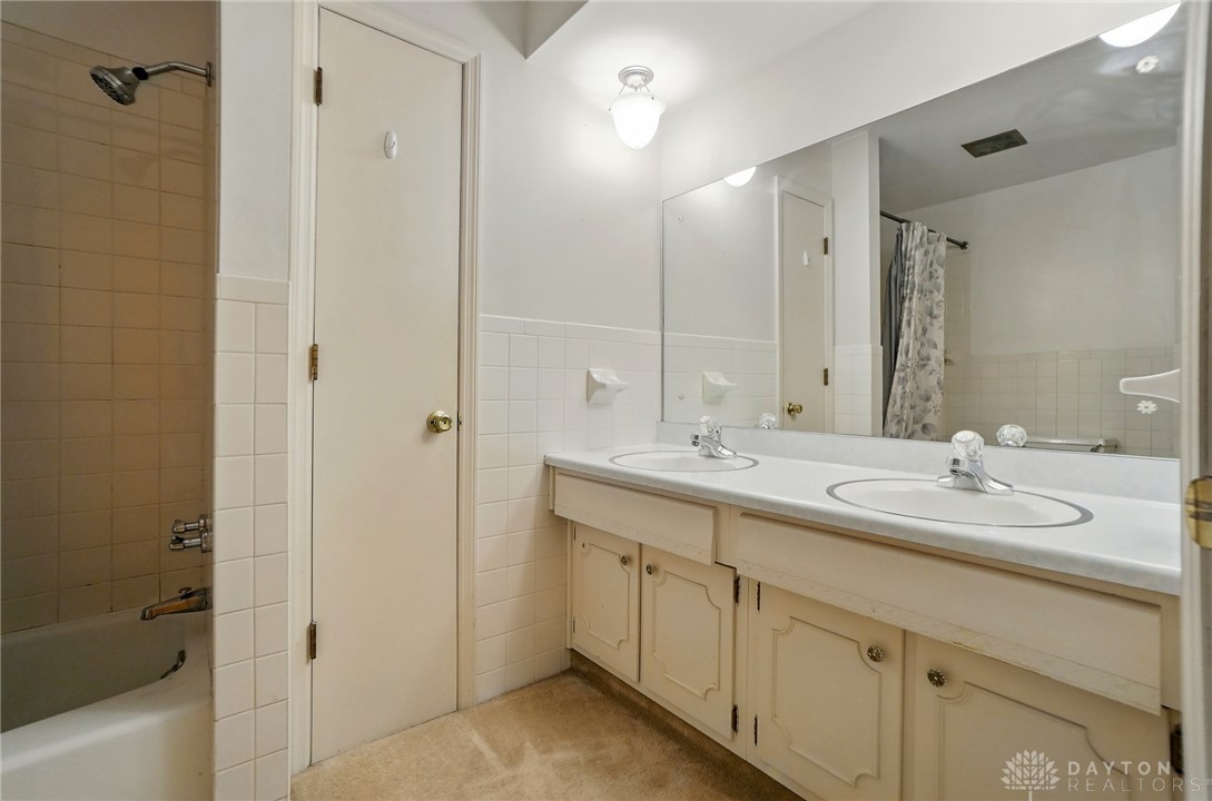 665 Suncrest Drive, Springfield, Ohio image 41