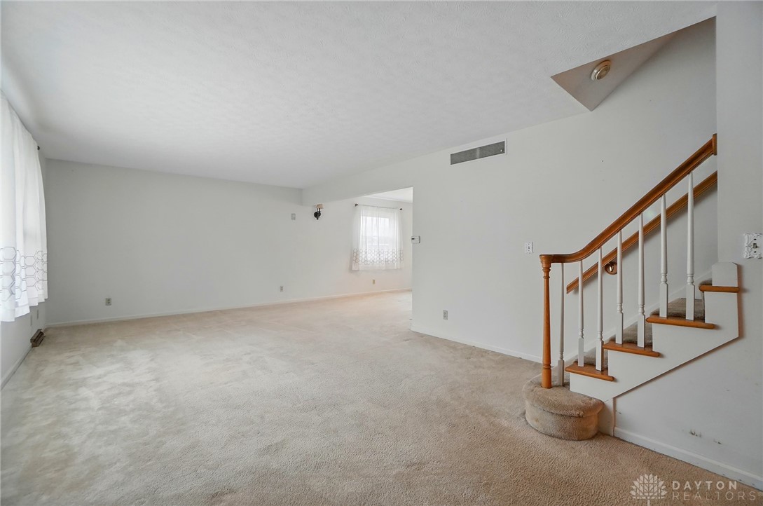 665 Suncrest Drive, Springfield, Ohio image 7