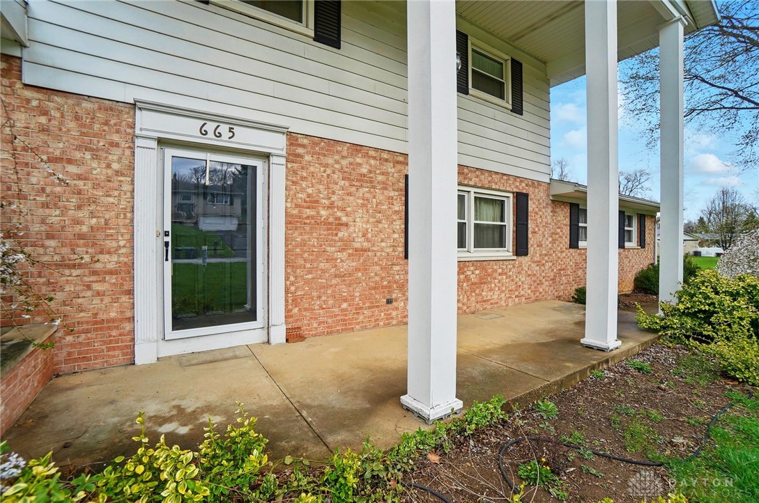 665 Suncrest Drive, Springfield, Ohio image 4