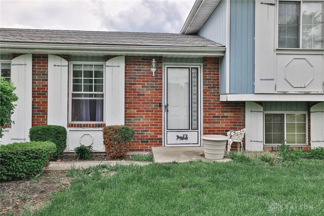 6817 Banbury Drive, Franklin, Ohio image 3