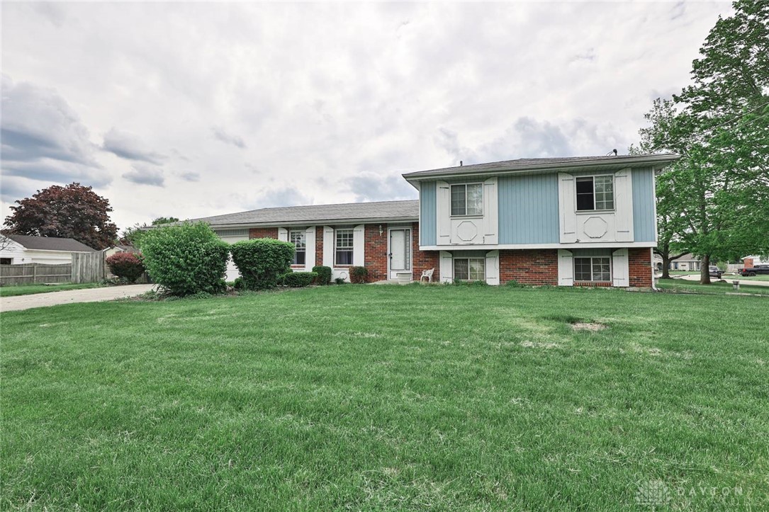 6817 Banbury Drive, Franklin, Ohio image 2