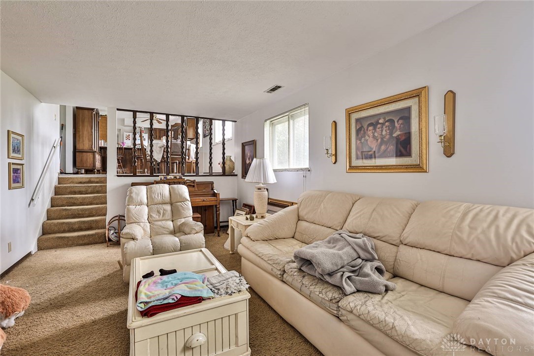 6817 Banbury Drive, Franklin, Ohio image 18