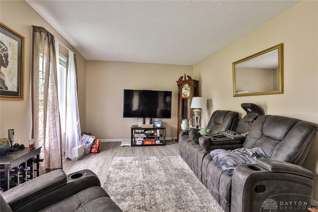 6817 Banbury Drive, Franklin, Ohio image 4