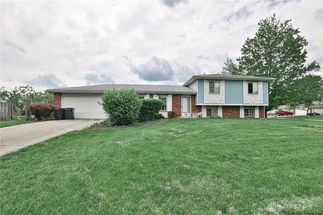 6817 Banbury Drive, Franklin, Ohio image 1