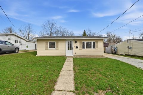 Photo of 842 Meadow Lane, Lebanon, OH 45036 (MLS # 956759)