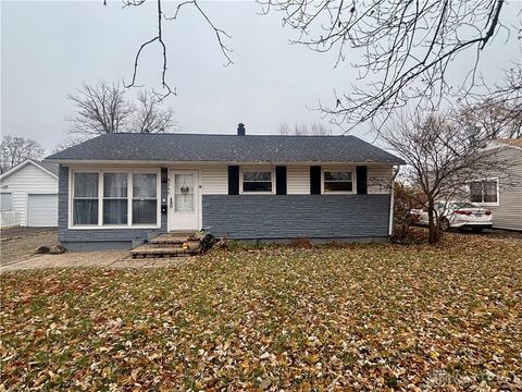 Photo of 5349 Ferngrove Drive, Dayton, OH 45432 (MLS # 948303)