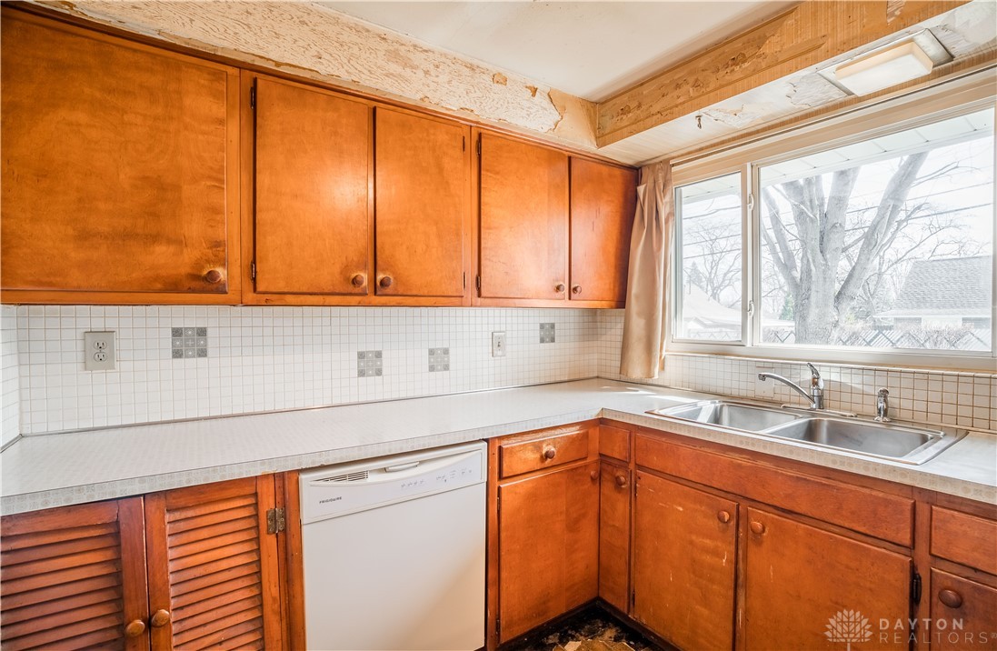 3806 Saranac Drive, Dayton, Ohio image 6