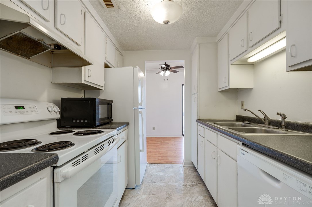 1120 Eagle Feather Circle, West Carrollton, Ohio image 16