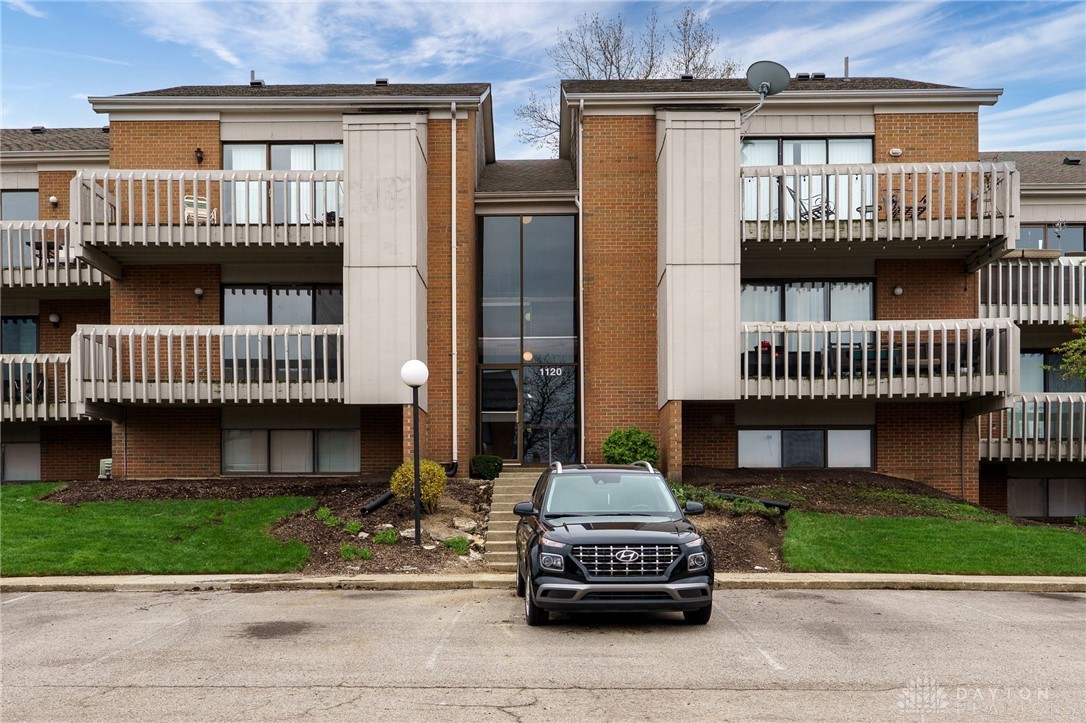 1120 Eagle Feather Circle, West Carrollton, Ohio image 1