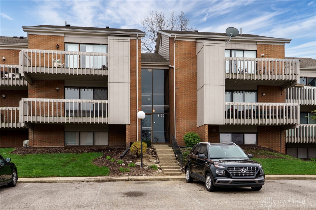 1120 Eagle Feather Circle, West Carrollton, Ohio image 3