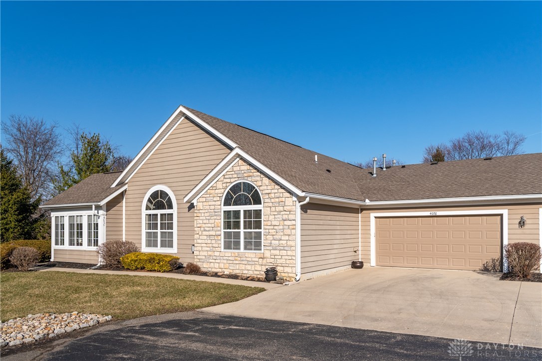 4076 Whitegate Drive, Beavercreek, Ohio image 2