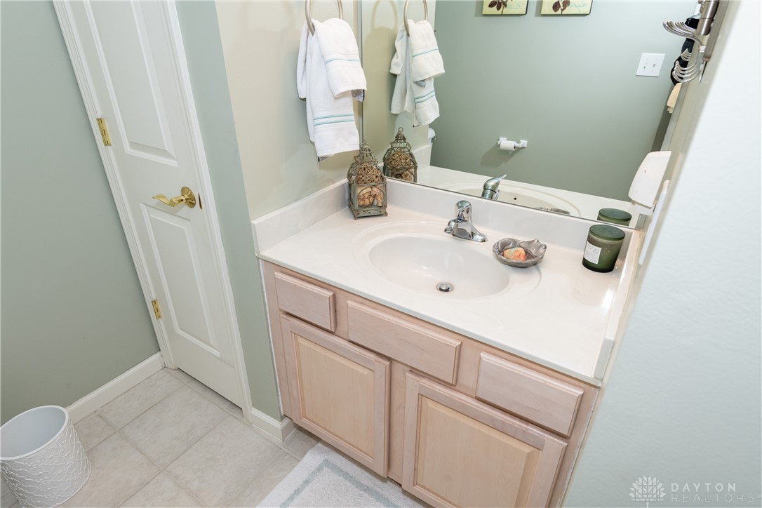 4076 Whitegate Drive, Beavercreek, Ohio image 24