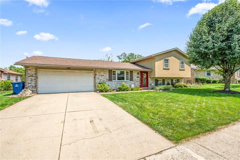 Homes For Sale - 562 Hathaway Trail<br/> Tipp City, OH 45371