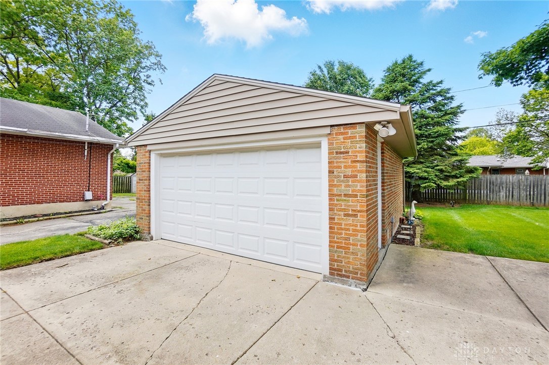 1453 Allanwood Lane, Dayton, Ohio image 31