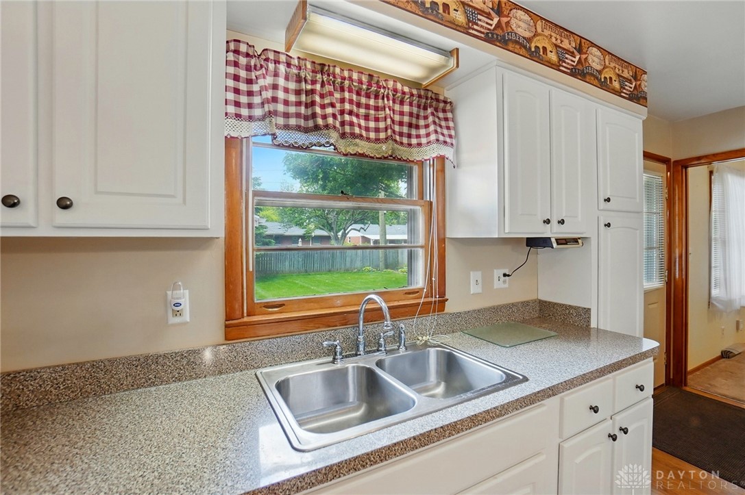 1453 Allanwood Lane, Dayton, Ohio image 11