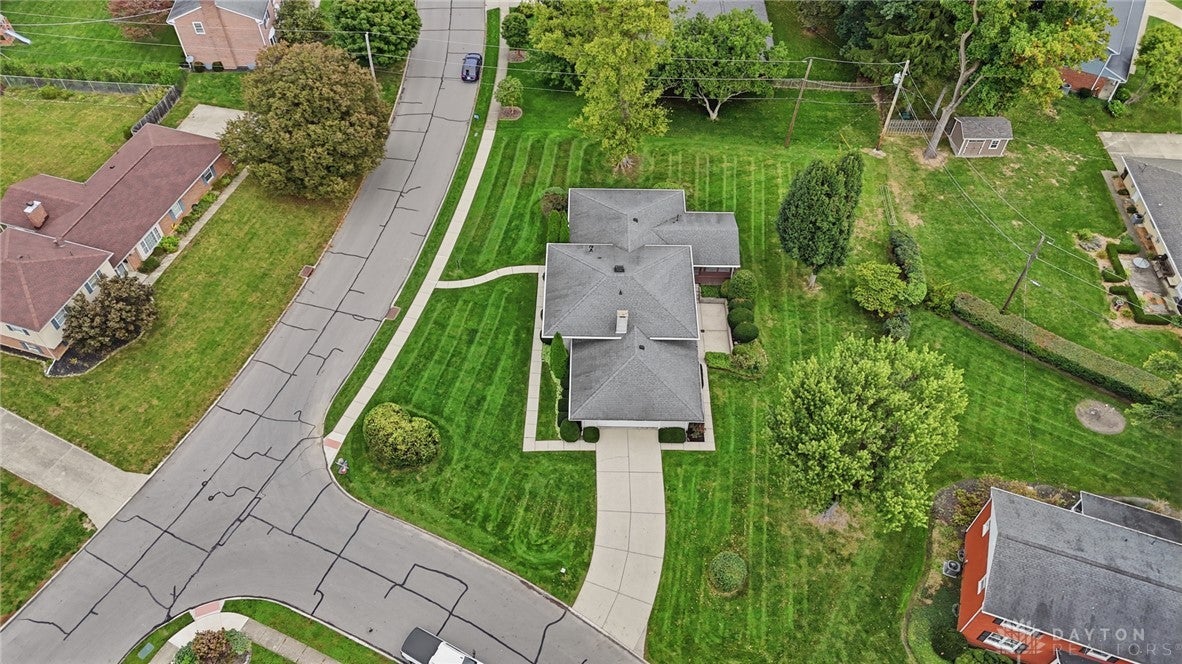 386 Silvertree Lane
