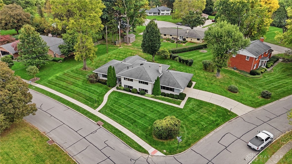 386 Silvertree Lane